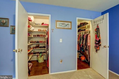 33 Valleybrook Dr, Lancaster PA  17601-4612 exterior