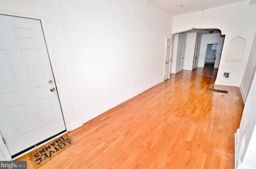 3347 Front St, Philadelphia, PA 19140-5807