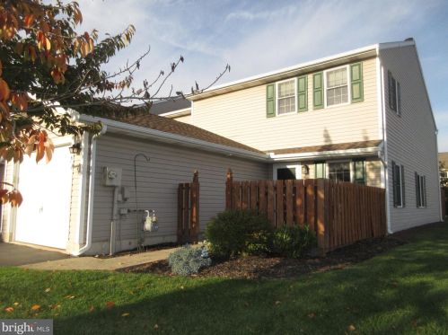 106 Spruce Ct, York, PA 17408-1028