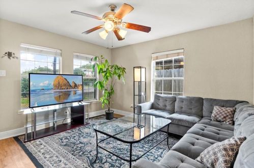 6609 Cruz St, Austin TX  78741-3519 exterior