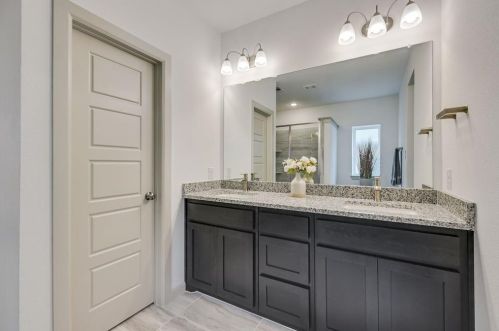 1557 Jackson St, Carrollton TX 75006-6253 exterior