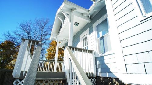 1045 Cooke St, Waterbury, CT 06704-1915
