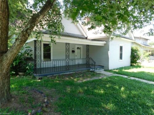 609 Wentworth St, Reidsville, NC 27320-2148