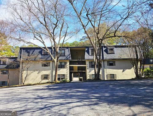 83 Montre Sq, Atlanta GA  30327-4046 exterior