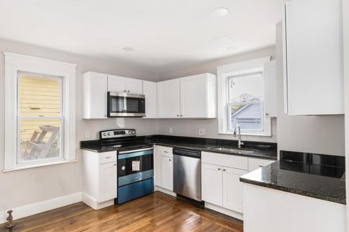 31 Haddon Hill Rd, Providence, RI 02905-1210
