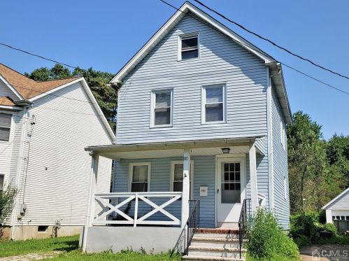 810 Center St, Piscataway, NJ 08854-1456