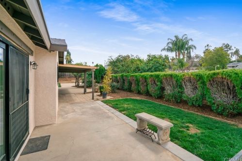 5545 Gloucester Way, Riverside CA  92506-3425 exterior