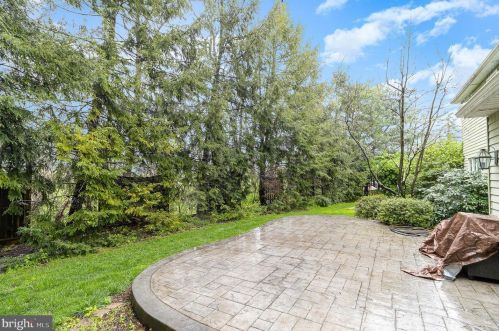 102 Suncrest Rd, Lancaster PA  17601-4834 exterior