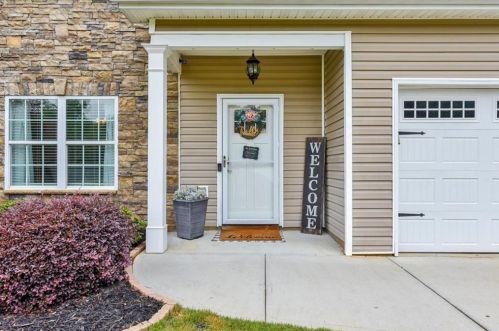 1513 Meadow Mist Ct, Loganville, GA 30052-7243