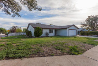 2882 Starlight Blvd, Redding, CA 96001-3438