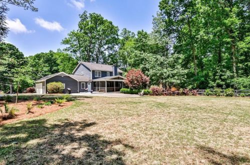 7225 Hunters Branch Dr, Atlanta GA  30328-1718 exterior