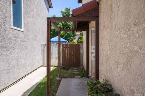 218 Grape Ave, Compton, CA 90220-6700