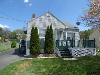 2587 Mayfield St, York, PA 17406-3120