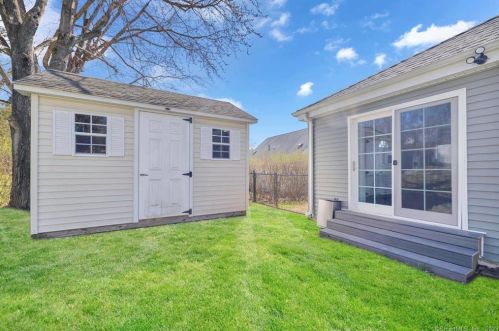16 Charter Rd, Ellington CT  06029-4224 exterior