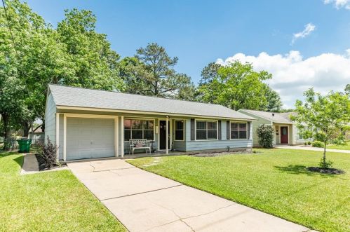 1013 Miller St, Angleton, TX 77515-5653