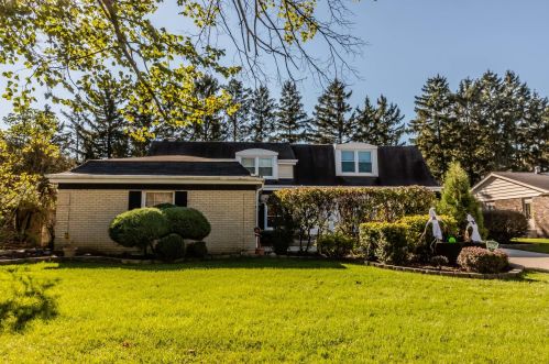 3919 Michael Ln, Glenview, IL 60026-1008