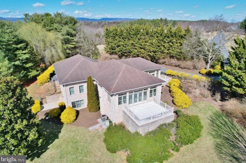 139 Cliffside Dr, Edinburg, VA 22824-3564