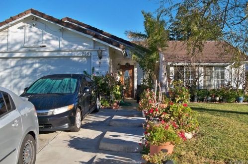 2558 Calle Vista Dr, Rialto, CA 92377-3634