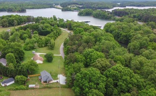 1183 Harbor Light Marina Rd, Lavonia, GA 30553-3277