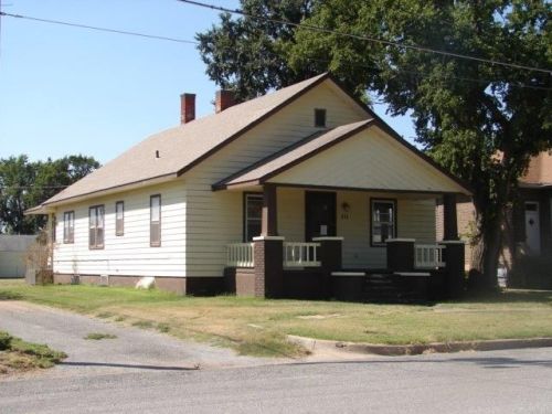 111 Kansas St, Meade, KS 67864-6448