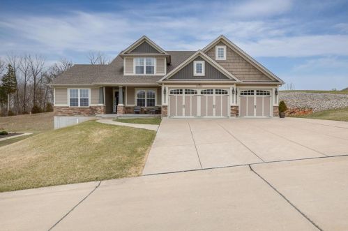 10532 Victoria Falls Dr, Festus, MO 63028-4724
