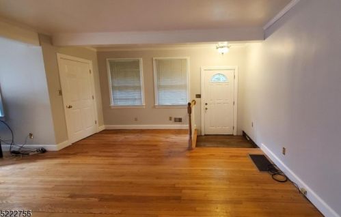 68 Old Mill Rd, Chester, NJ 07930-2862