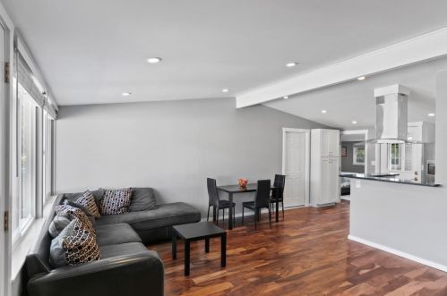 926 Syida Dr, Del Monte Park, CA 93950-5328