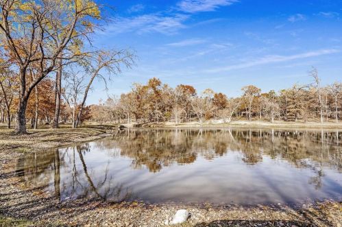 7200 Brady Oaks Dr, Fort Worth TX  76135-9055 exterior