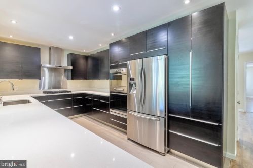 6701 Elder Ave, Springfield VA  22150-1406 exterior