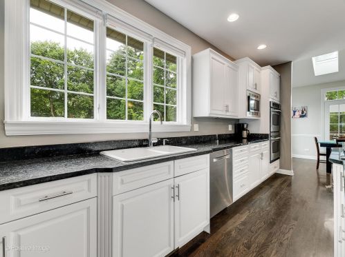 330 55th St, Willowbrook IL  60514-3015 exterior