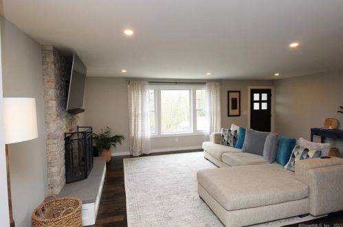 75 Ridge Dale Rd, Upper Stepney CT  06468-1244 exterior