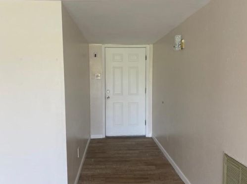 2904 Lockwood Dr, Carrollton TX  75007-5748 exterior