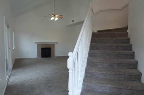 1570 Barkley Ln, Lodi, CA 95242-3918