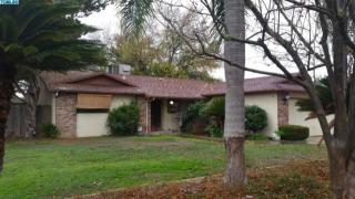 930 Wellsley St, Visalia, CA 93277-1856