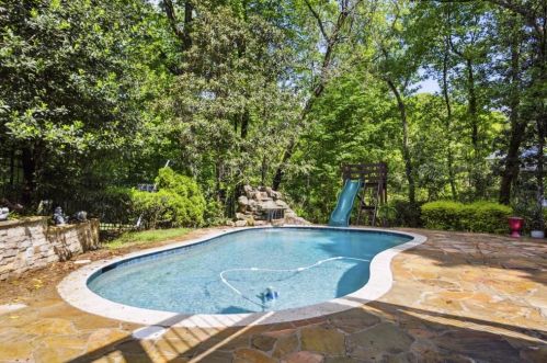 33 Habersham Cove Dr, Atlanta GA  30305-5402 exterior