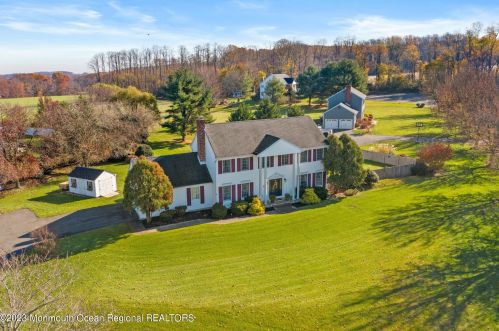 2 Mill Pond Dr, Upper Freehold Township, NJ 08514-1312