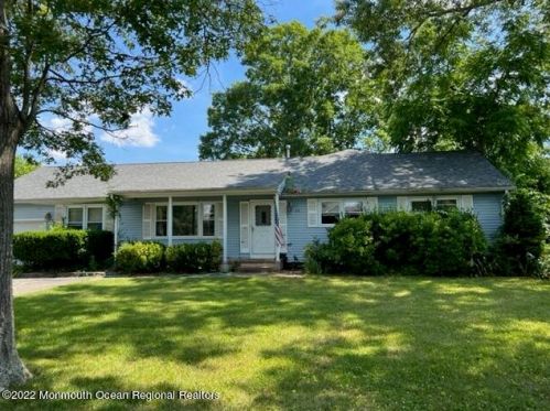 20 Bobwhite Ct, Lacey, NJ 08731-3620