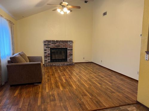 904 Countryside Ln, Modesto, CA 95358-1486