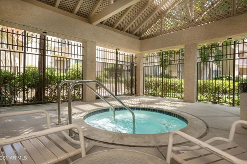 2360 Archwood Ln, Simi Valley CA  93063-6136 exterior