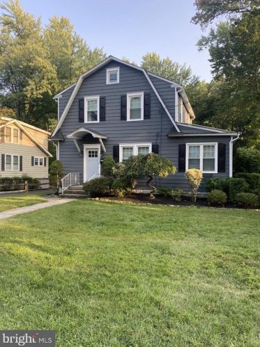 614 Maple Ave, Tavistock, NJ 08033-1130