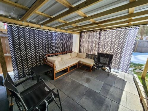 25 Alpine Cir, Sandy Hook CT  06482-1256 exterior