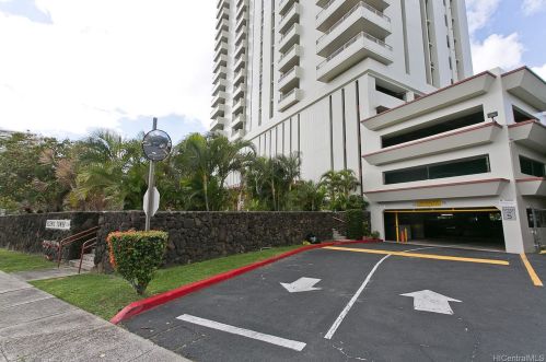 796 Isenberg St, Honolulu HI  96826-2928 exterior