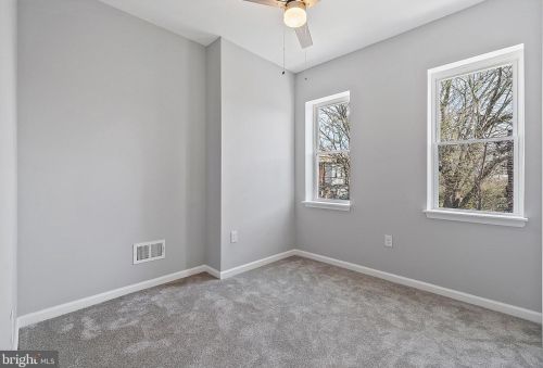 609 61 St, Philadelphia PA 19142-3402 exterior