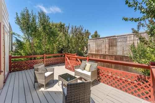 1306 Gilman Ave, San Francisco CA 94124-3243 exterior