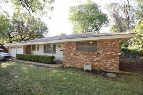 220 Victorian Dr, Fort Worth TX  76134-4616 exterior