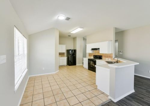 1409 Mountain Air Trl, Fort Worth TX  76131-5414 exterior