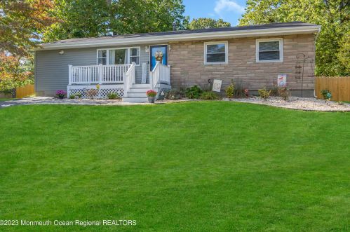 52 Redwood Pl, Jackson Twp, NJ 08527-1552