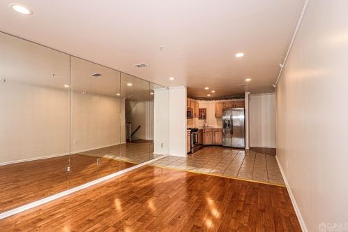 87 Prestwick Way, Edison NJ  08820-4684 exterior