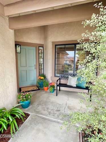 4246 Lost Springs Dr, Calabasas, CA 91301-5326