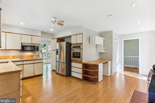 816 Olive Dr, Silver Spring, MD 20905-4164